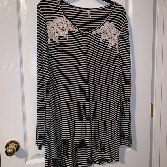 Vanity Tops - Striped Top🌿